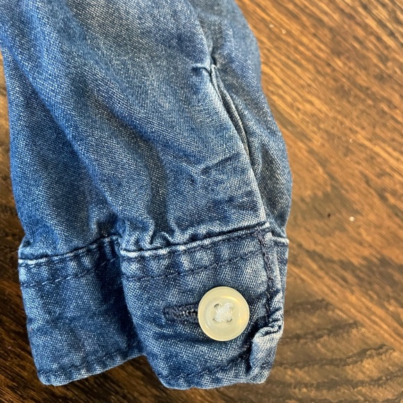 Gap Denim Button Down Shirt. Size 2T. EUC. - Picture 4 of 7